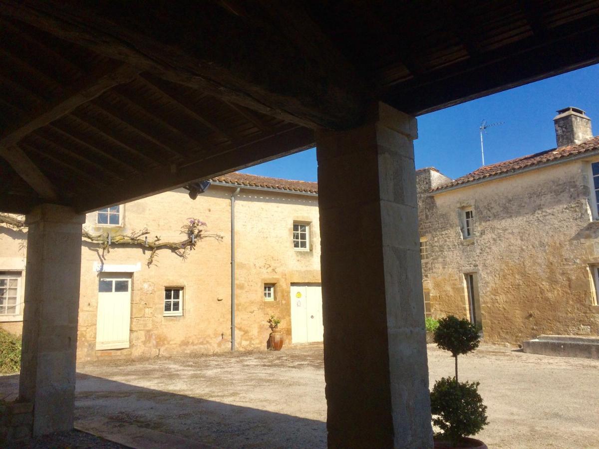 Logis De La Touche Bed & Breakfast Saint-Hilaire-des-Loges Exterior photo