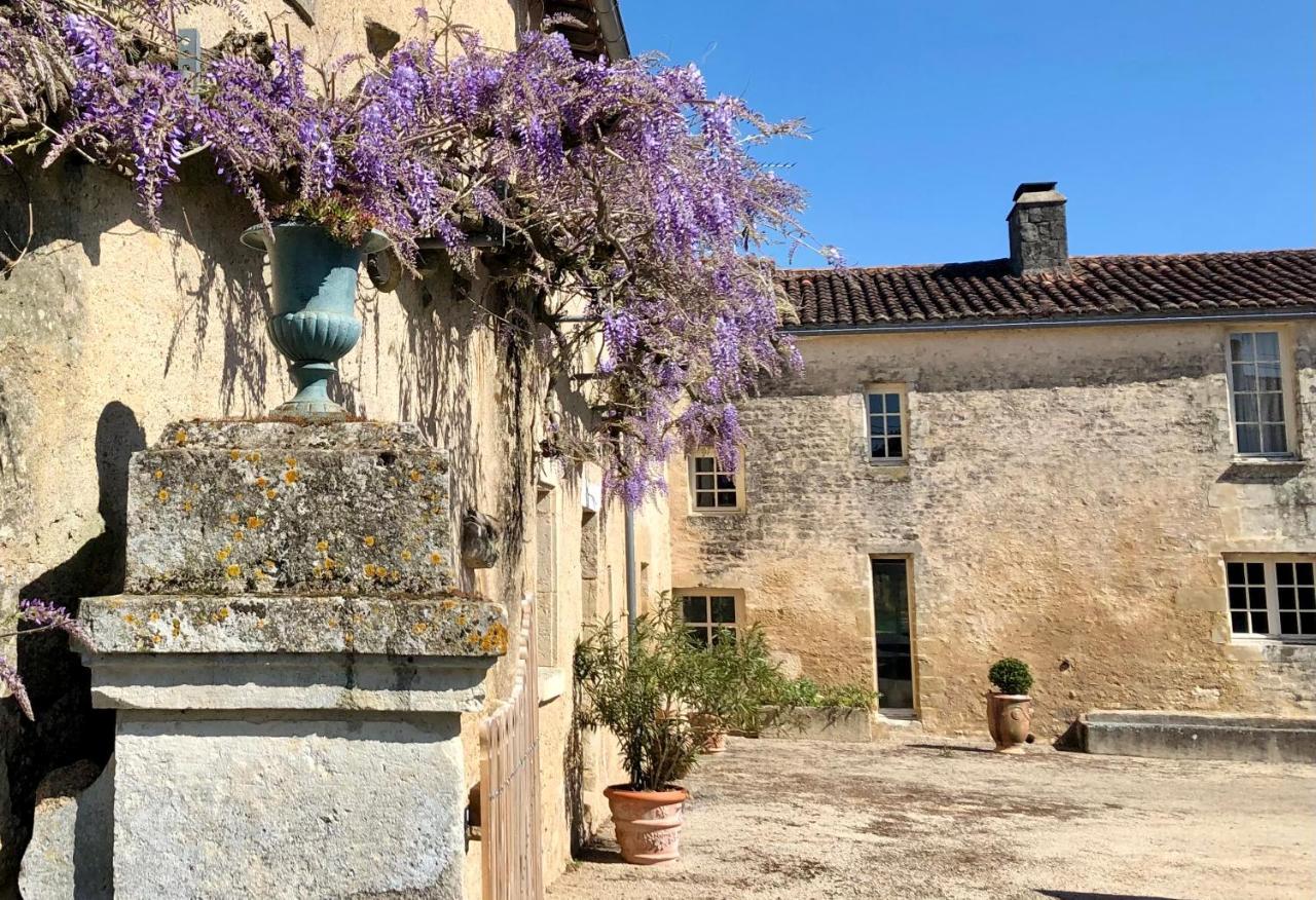 Logis De La Touche Bed & Breakfast Saint-Hilaire-des-Loges Exterior photo